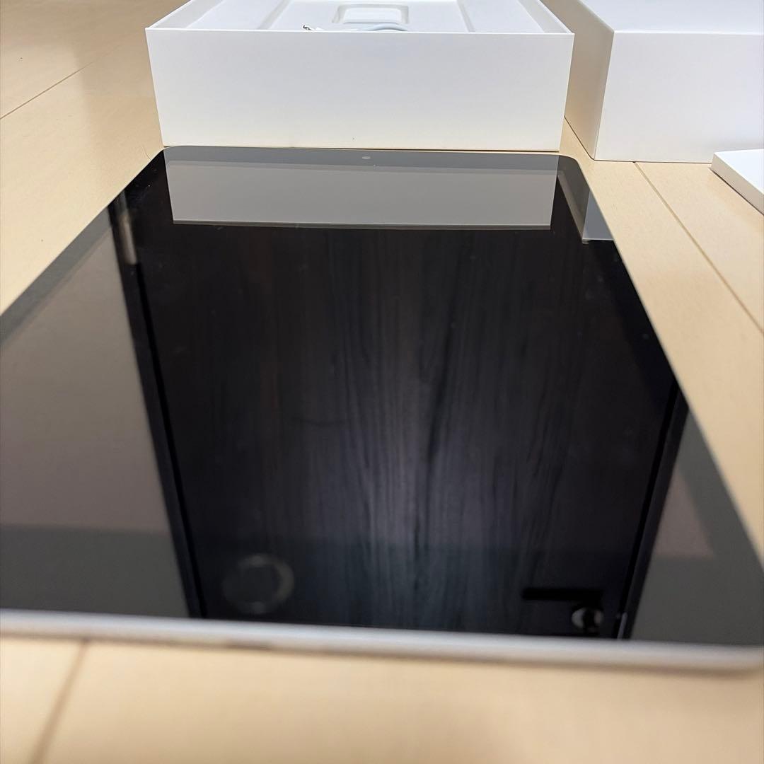 iPad第9世代64GBWi-Fiモデル、純正充電器付き