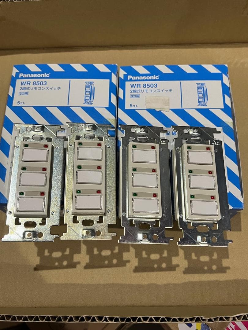 【未使用品】Panasonic WR8503 2線式リモコンスイッチ(3個用)