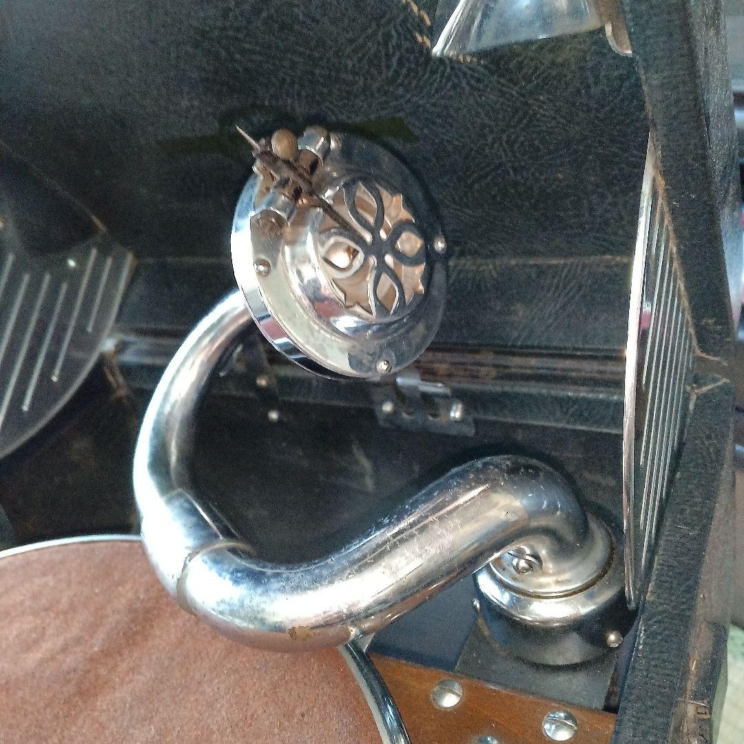 レトロなコロンビアの卓上蓄音機です。