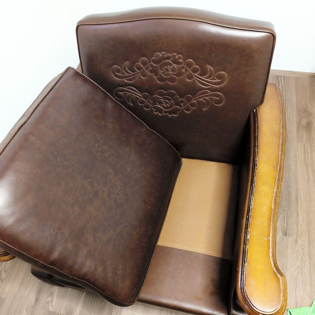 カリモク 1人掛けソファ 本革風 彫刻アーム ヴィンテージ