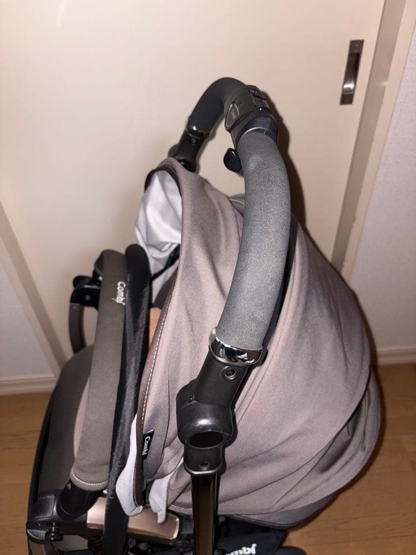 コンビ ベビーカー アンブレッタ 4キャス エッグクッション　おもちゃ付き