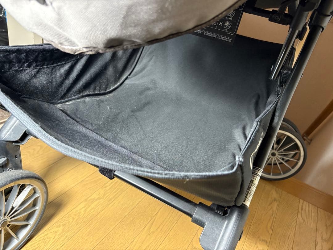 コンビ ベビーカー アンブレッタ 4キャス エッグクッション　おもちゃ付き