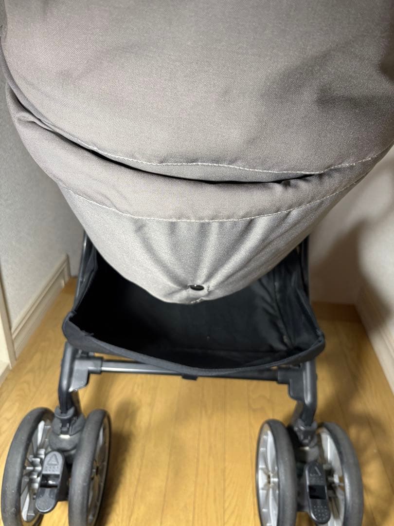 コンビ ベビーカー アンブレッタ 4キャス エッグクッション　おもちゃ付き