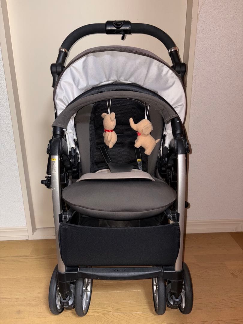 コンビ ベビーカー アンブレッタ 4キャス エッグクッション　おもちゃ付き