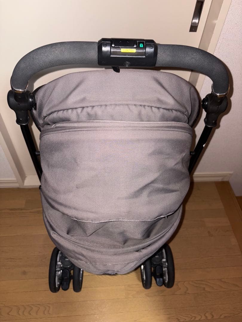 コンビ ベビーカー アンブレッタ 4キャス エッグクッション　おもちゃ付き