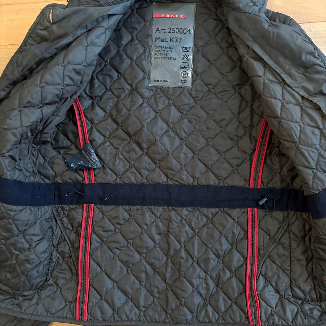 プラダ　ライトダウンジャケット　Ｌサイズ