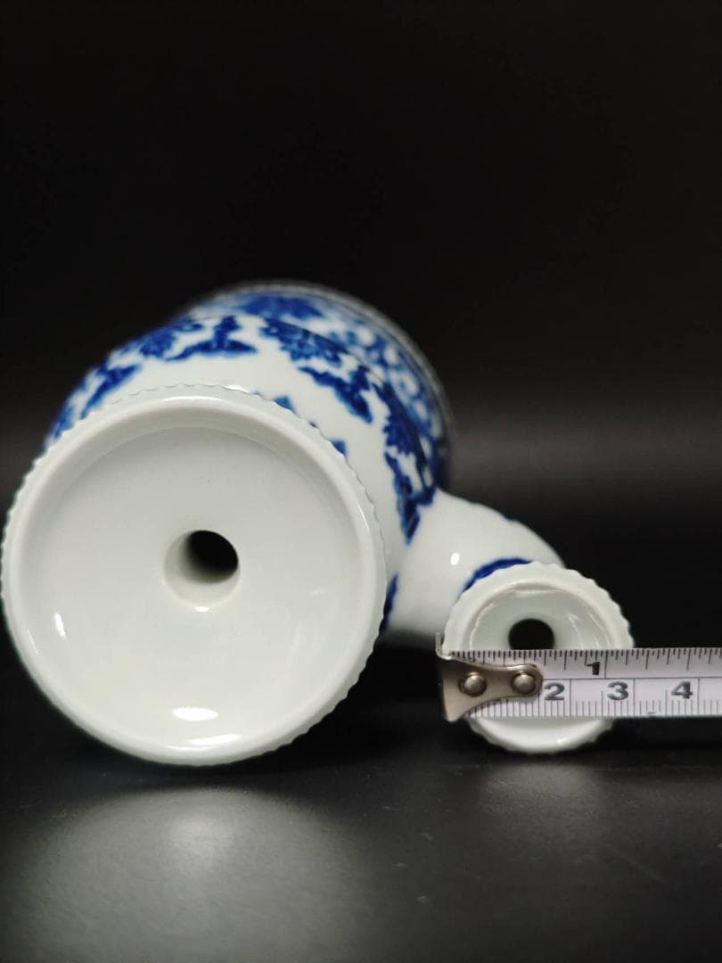 大清乾隆年製　染付青花唐草八宝紋瓶　チベット仏教用具　官窯物(E-19)