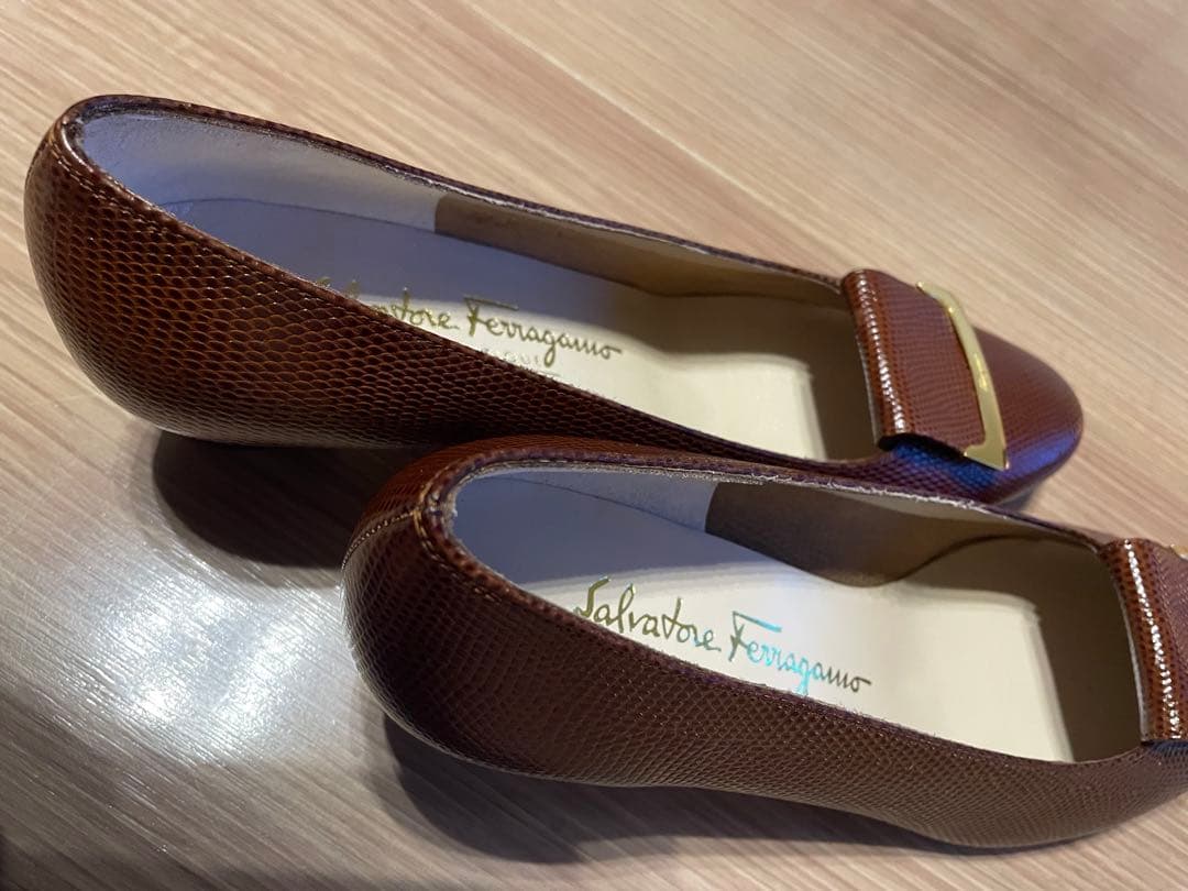 Salvatore Ferragamo ブラウンパンプス