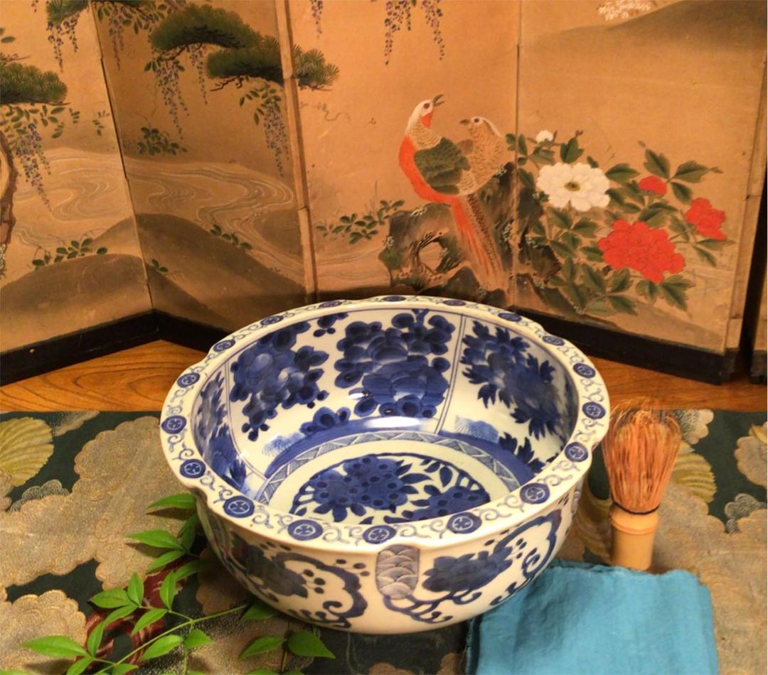 A554 古伊万里　染付　牡丹に山茶花紋様　輪花型　大鉢　　1客