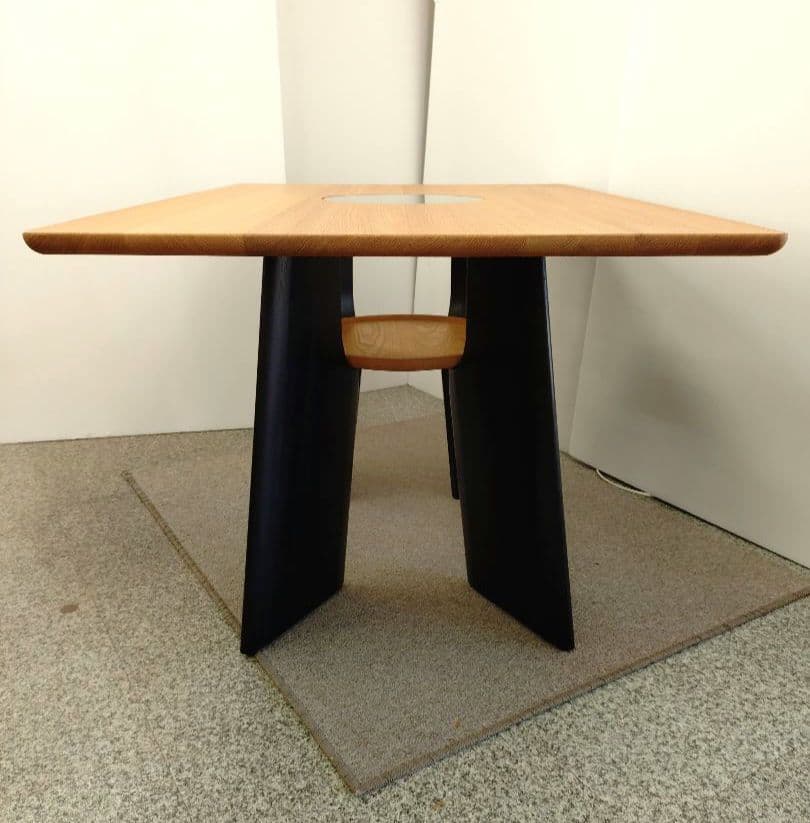 未使用 くつろぐ愛猫を眺めながら過ごせる ダイニングテーブル ナガノインテリア