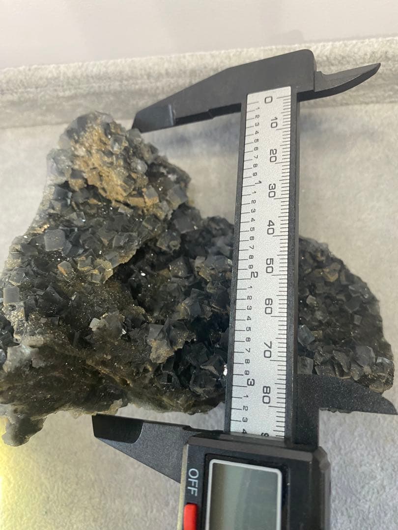 T945特価★ブルーグレーフローライト　キラキラキューブ結晶ジオード原石