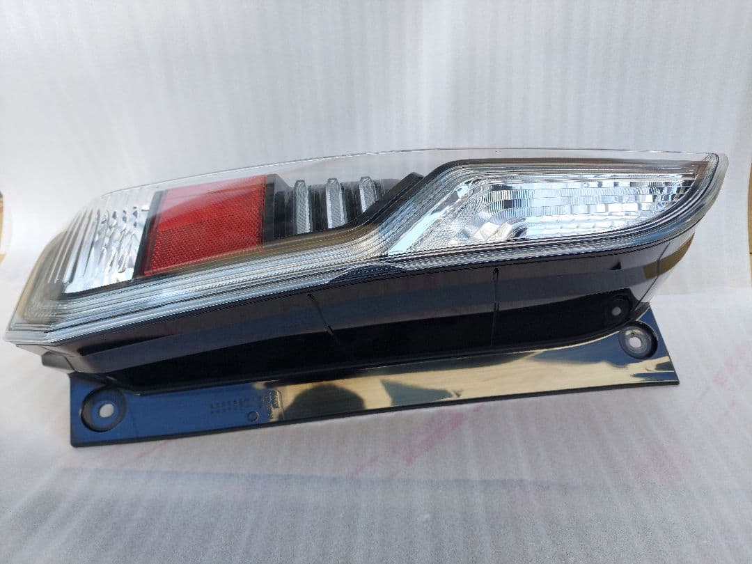 C27 セレナ 純正 LED テールライト左 KOITO 220-23766