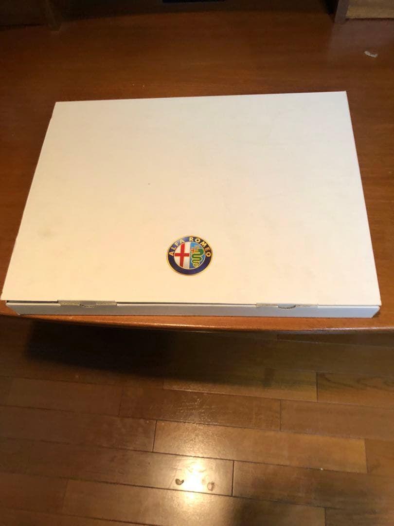 アルファロメオ8cコンペティツィオーネ カーボンケース革本　非売品