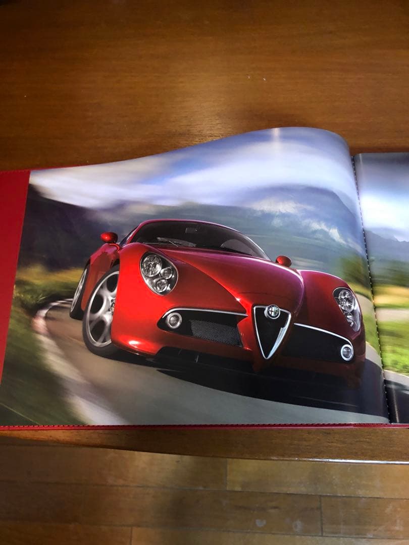 アルファロメオ8cコンペティツィオーネ カーボンケース革本　非売品