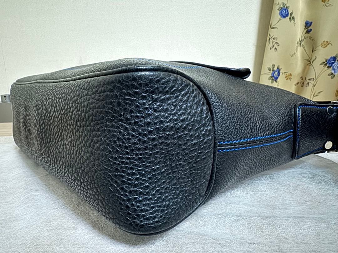 ル・ボナー　パパスショルダー ブラック　バッグ　ブルー　ルボナー