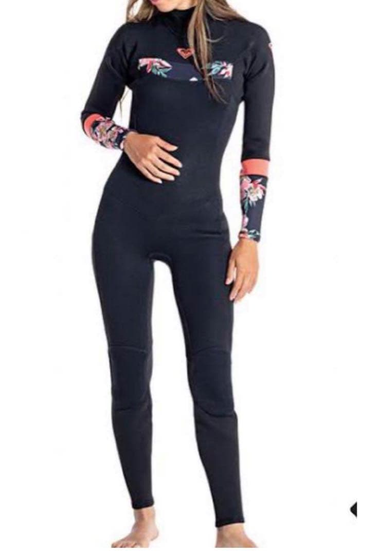 UMA　新品　値下げ中⭐︎ロキシー　黒のフルスーツ 花柄袖