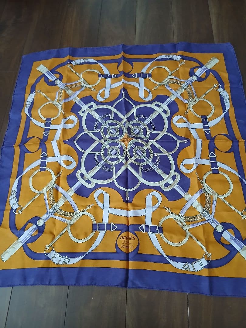 HERMÈS 黄金の拍車カレ90 スカーフ