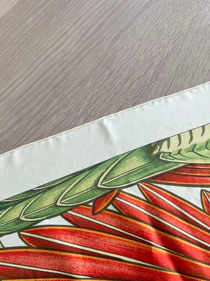 エルメス カレ90 Les Perroquets detailスカーフバンダナ