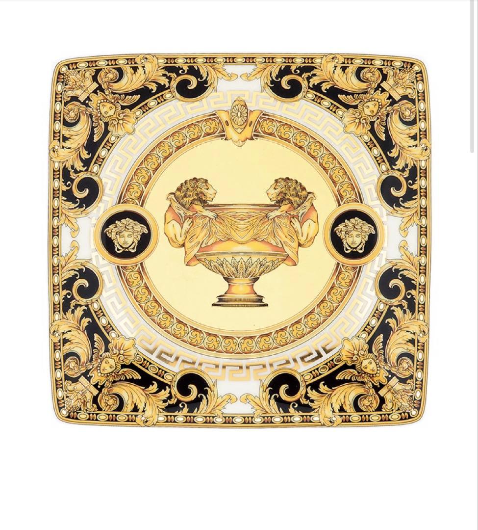 【新品未使用】 ヴェルサーチ 皿 飾り皿 インテリア 小物入れ プレゼント