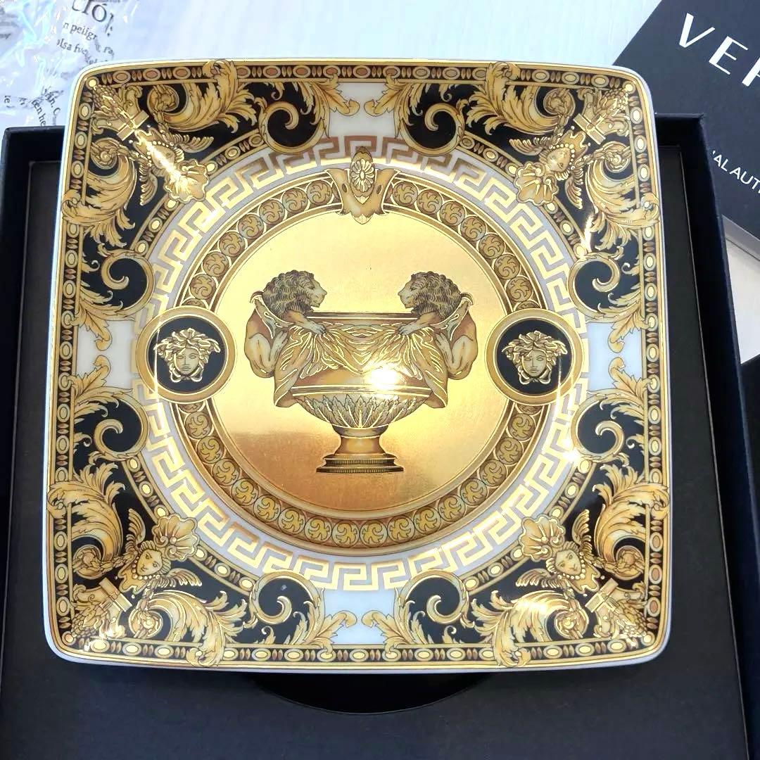 【新品未使用】 ヴェルサーチ 皿 飾り皿 インテリア 小物入れ プレゼント