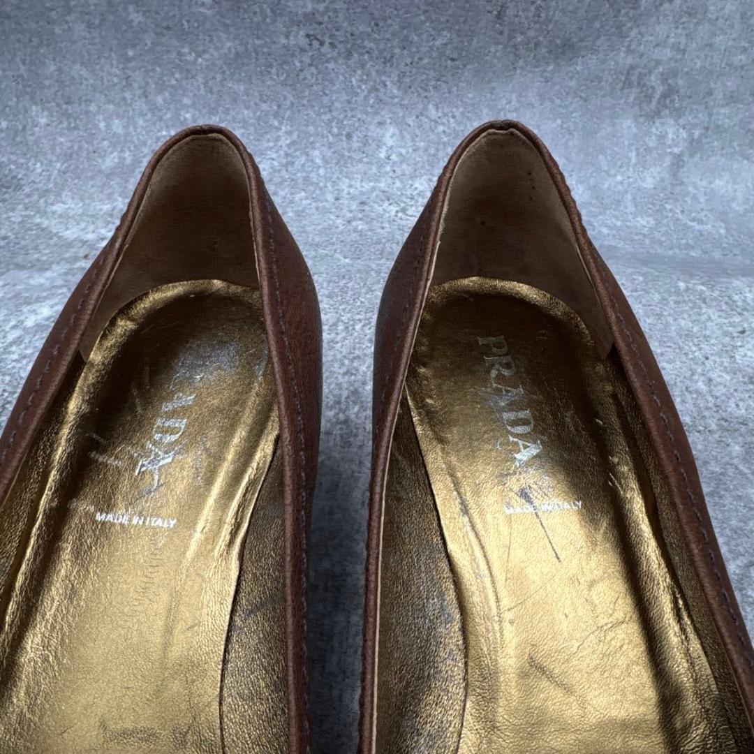 靴 Vintage Prada GOLD Buckle Pumps Sz 37