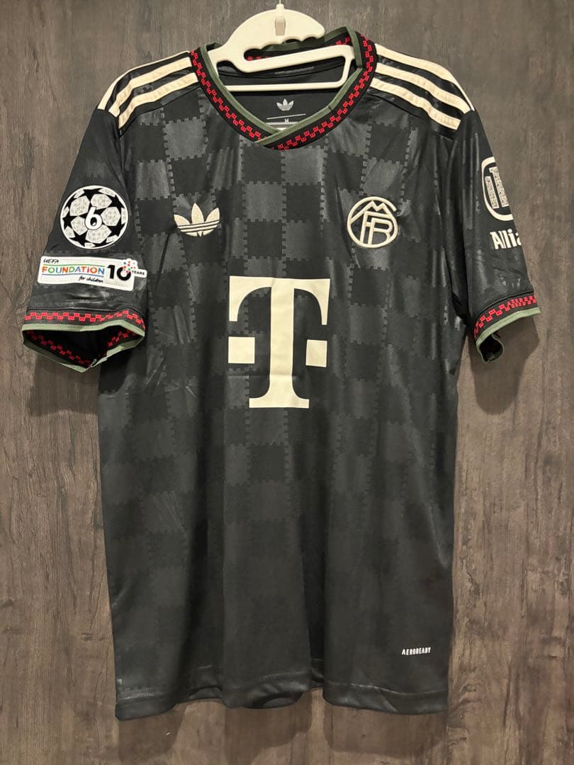 ムシアラ　バイエルンミュンヘン　ユニフォーム