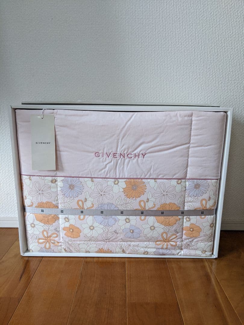 【日本製】GIVENCHY ダウンケット ダウン70％フェザー30％