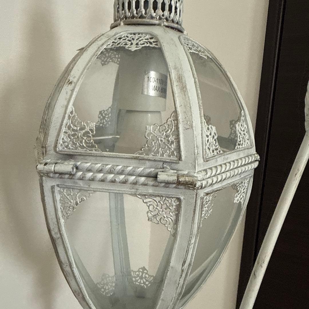 ホワイト・アンティーク基調 アイアンランプ｜読書灯・ナイトランプにおすすめ