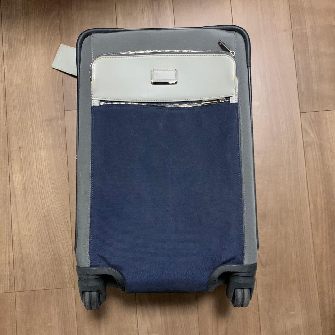 TUMIのトランク　機内持ち込み可