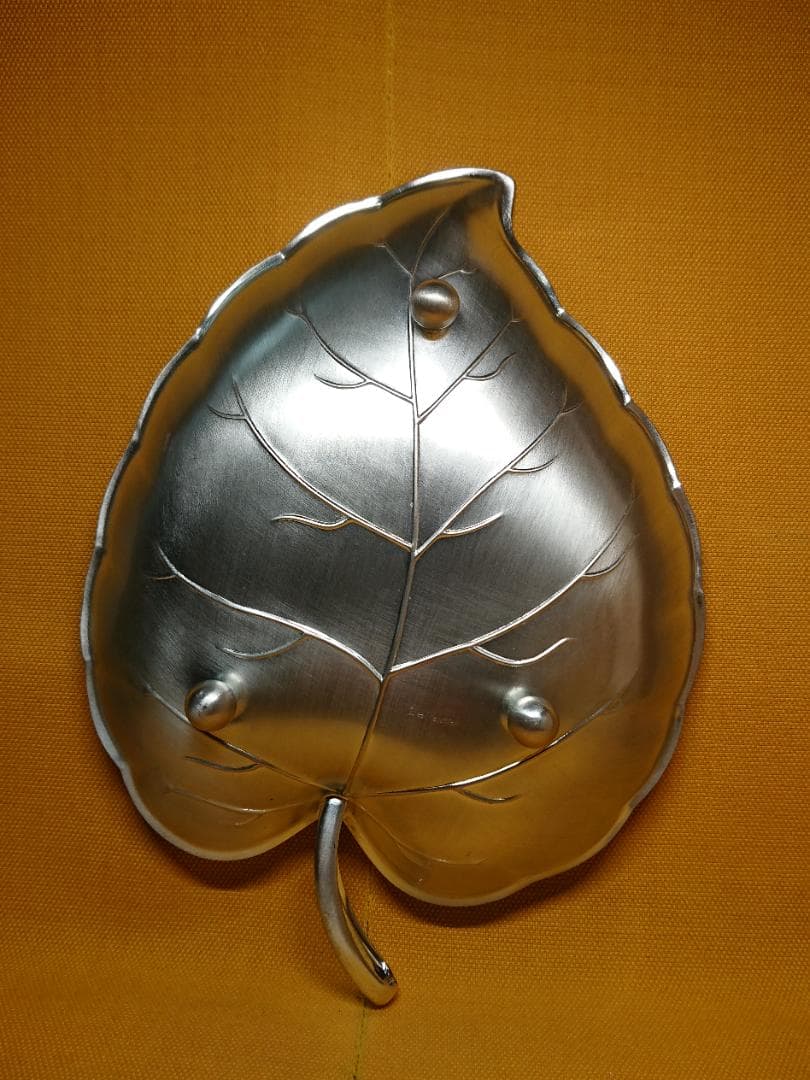 【美品】皿　トレー　金属　葉型　置物　インテリア　工芸品　美術品　A1207