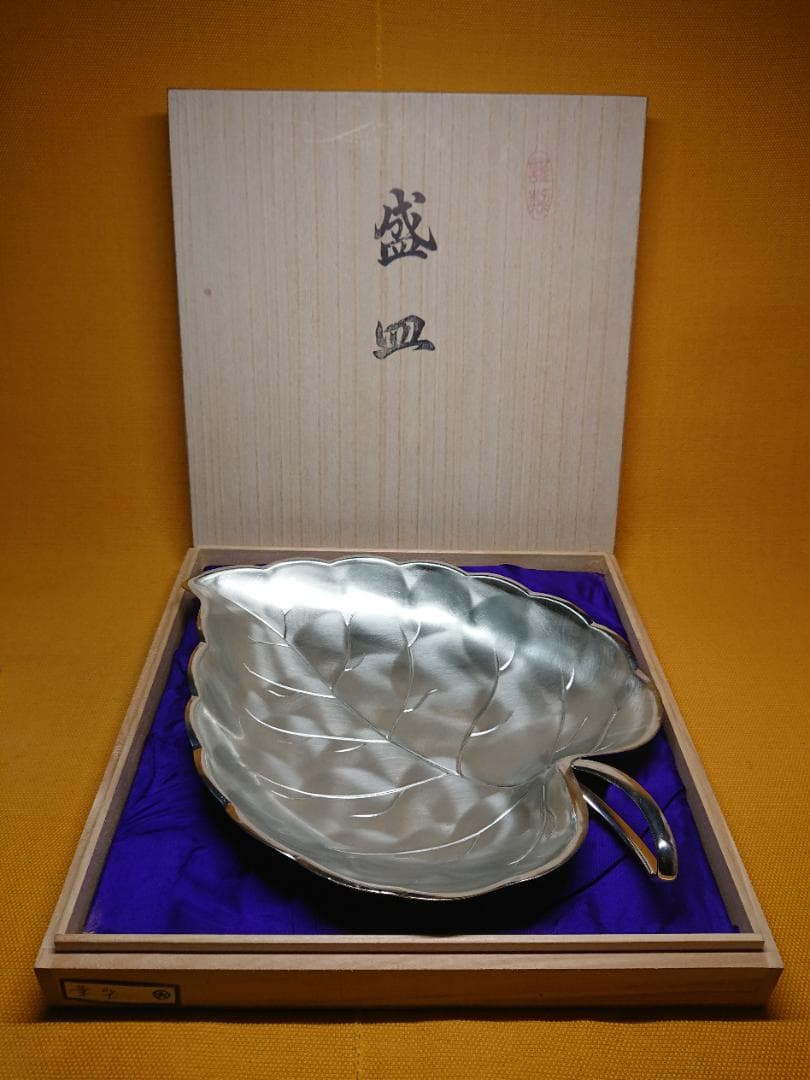 【美品】皿　トレー　金属　葉型　置物　インテリア　工芸品　美術品　A1207