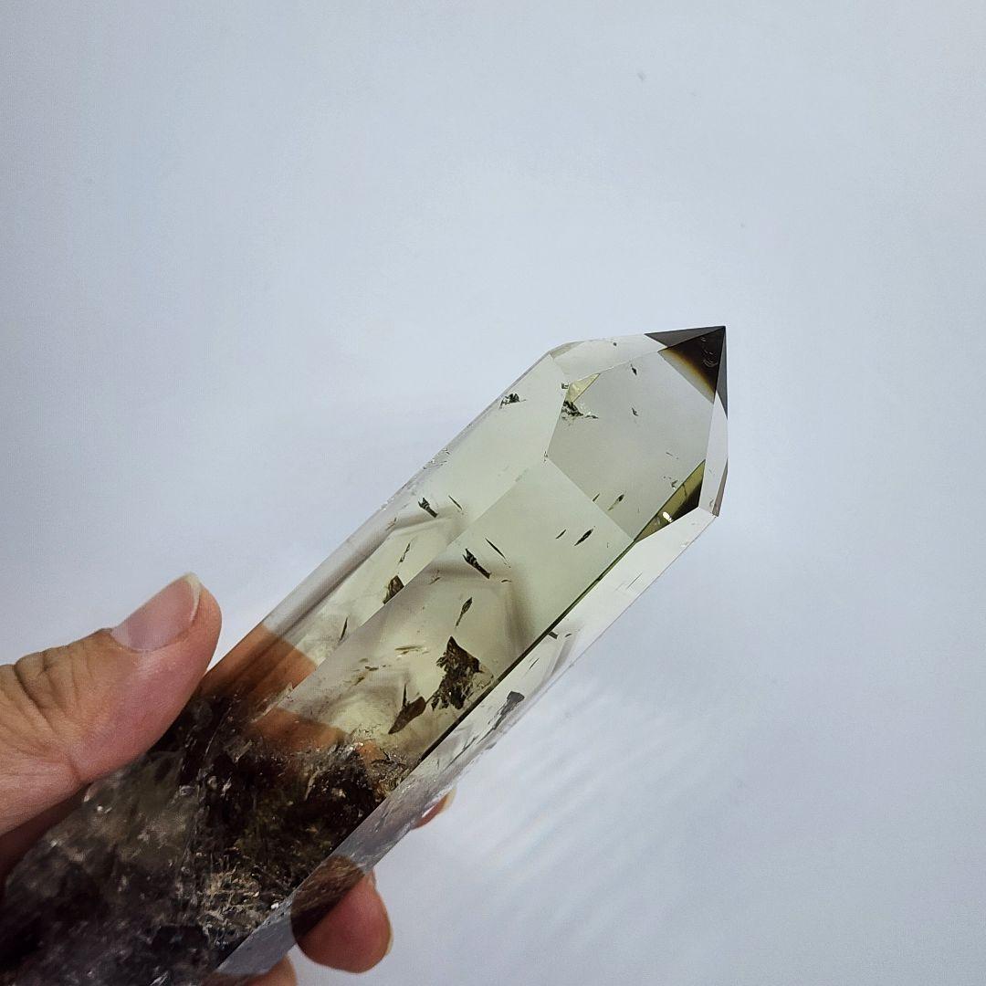 透明度抜群！スモーキーシトリン ファントム入り 専用台座とスポットライトセットで