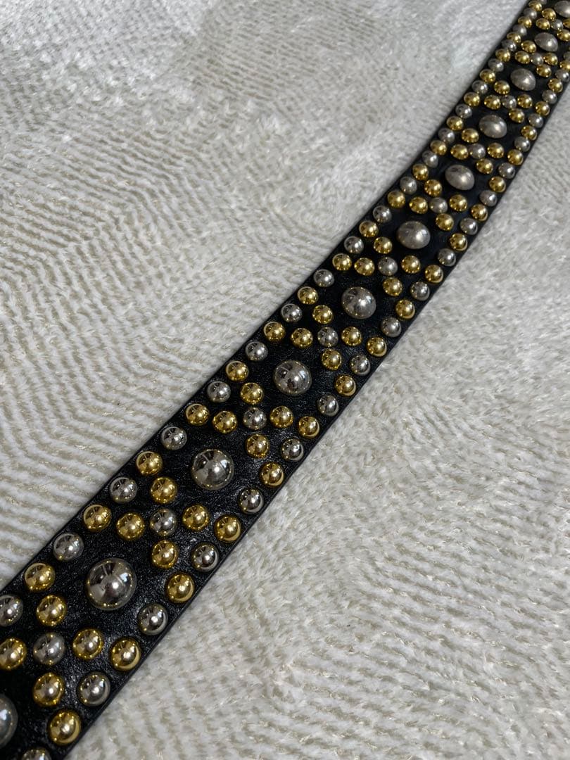 ルイスレザーズAviakitスタッズレザーベルト 黒と赤 S