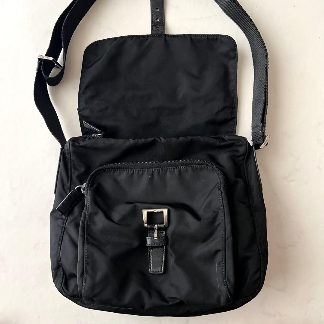 プラダ メッセンジャー ショルダーバッグ ブラック 三角プレート レザー 白タグ