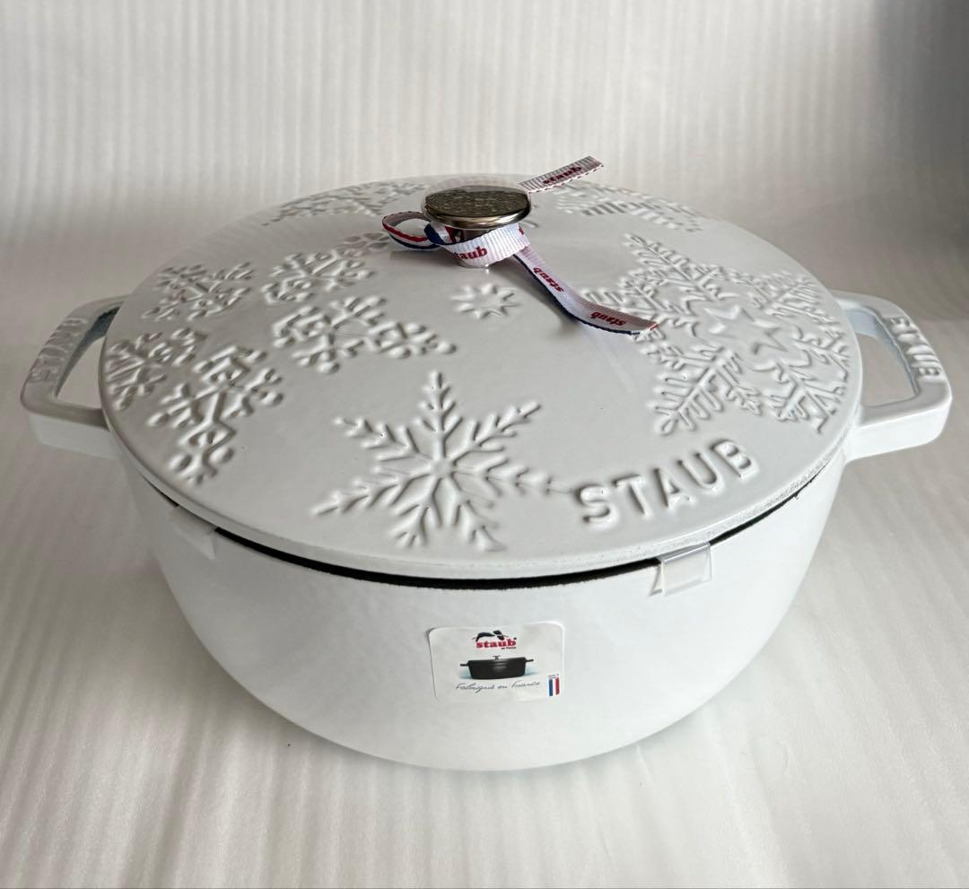 新品☆ストウブ スノークリスタル ココット 24cm クリスマス ホワイト