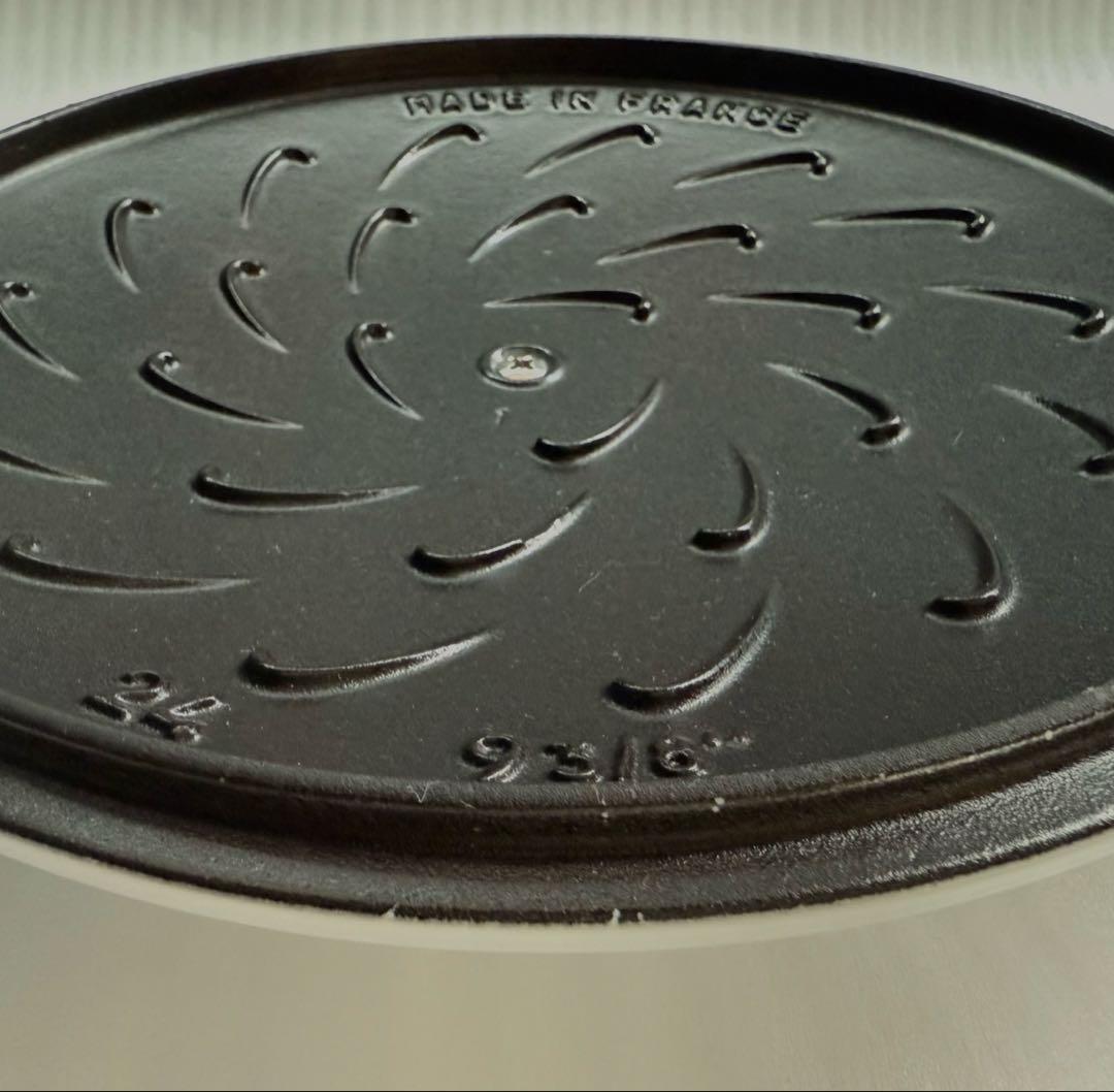 新品☆ストウブ スノークリスタル ココット 24cm クリスマス ホワイト