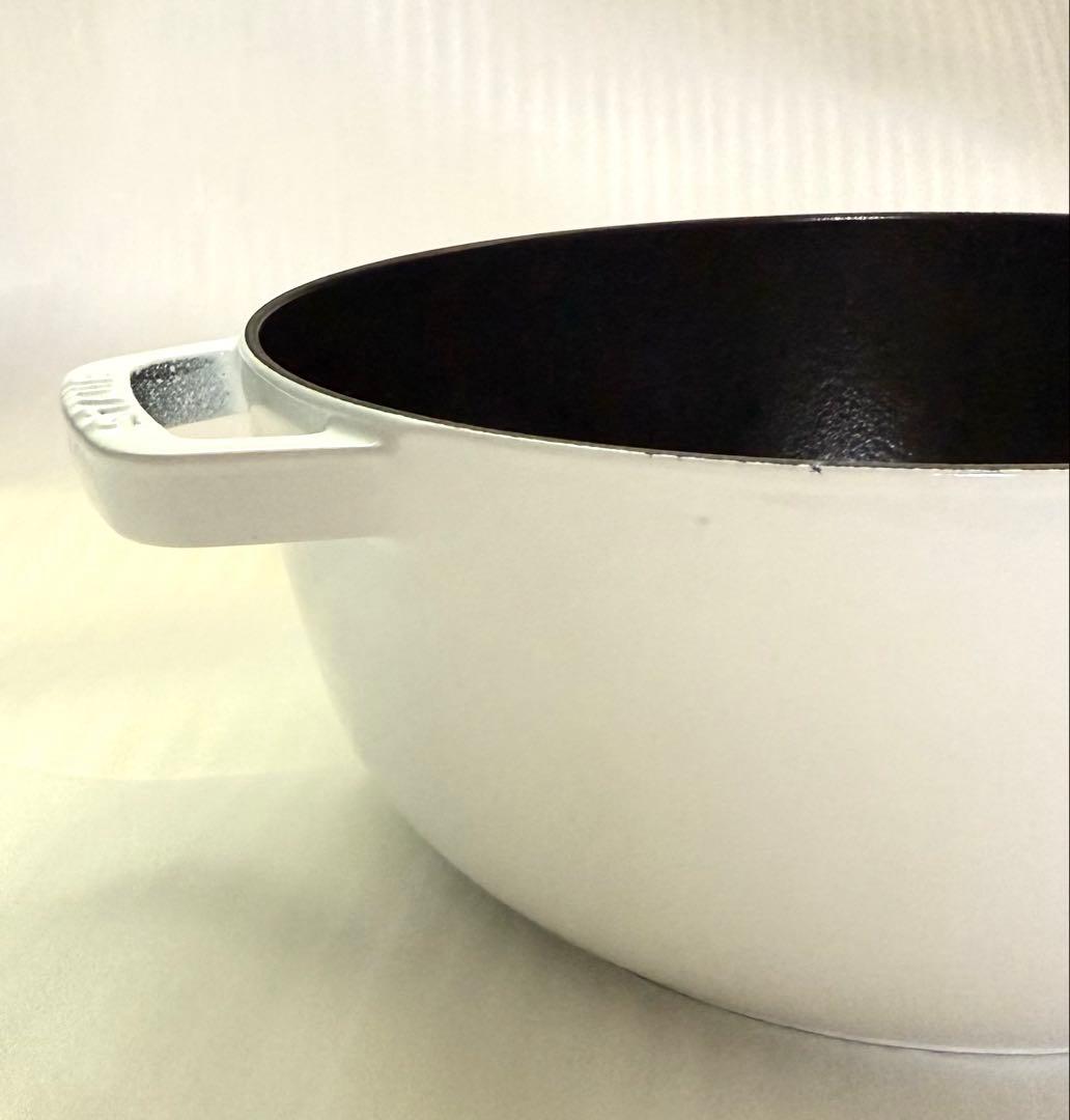 新品☆ストウブ スノークリスタル ココット 24cm クリスマス ホワイト