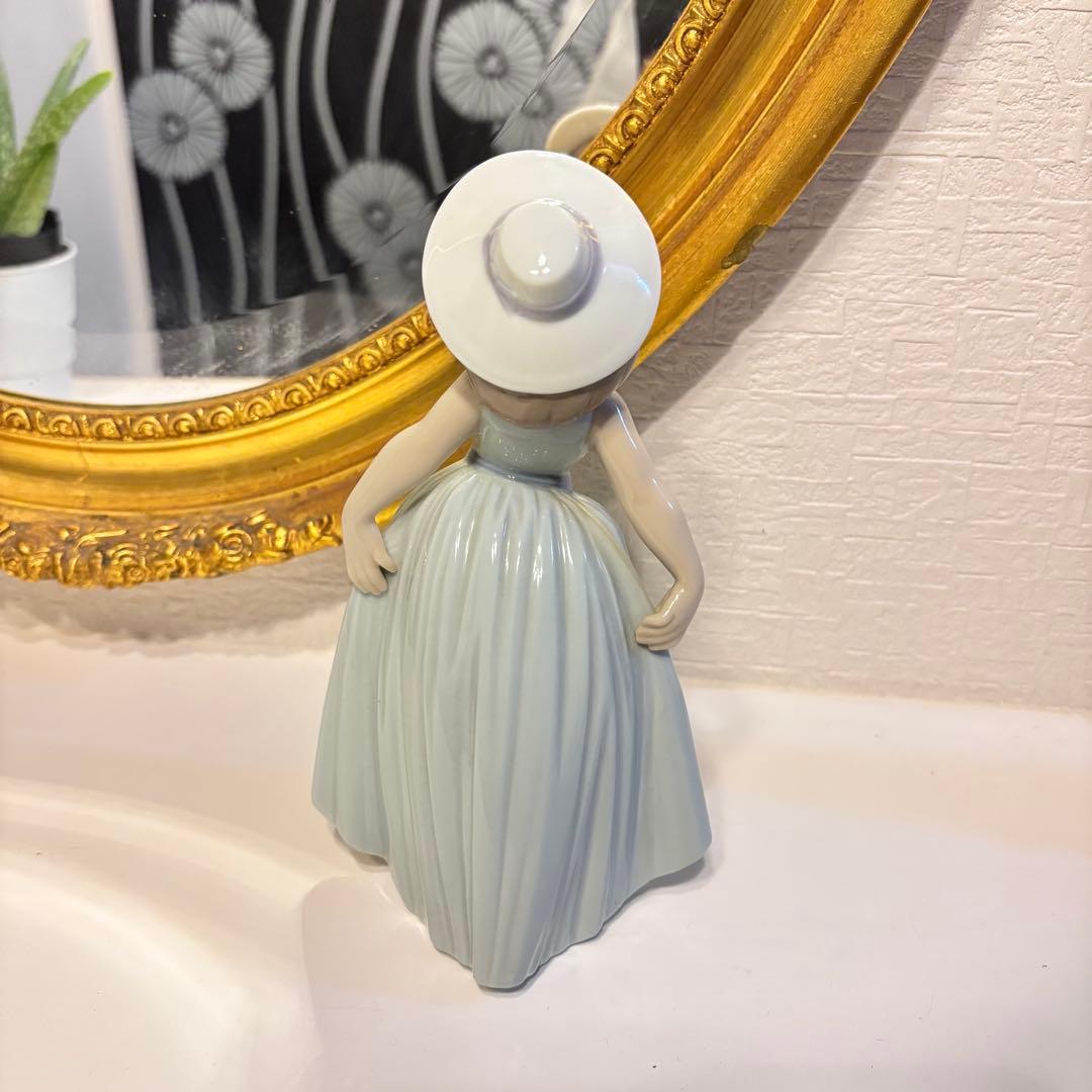 リヤドロ　　人形　可愛いロシータ