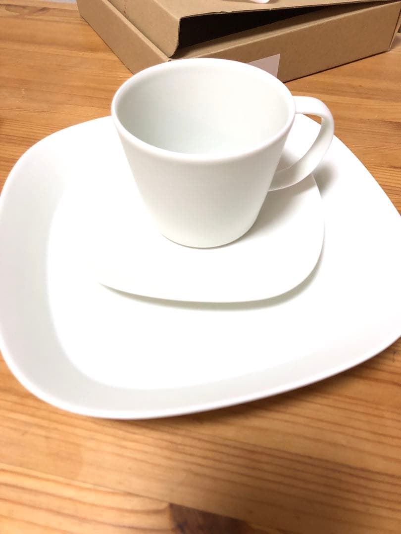 たち吉　ホワイトカップとプレートセット　おいしい食器