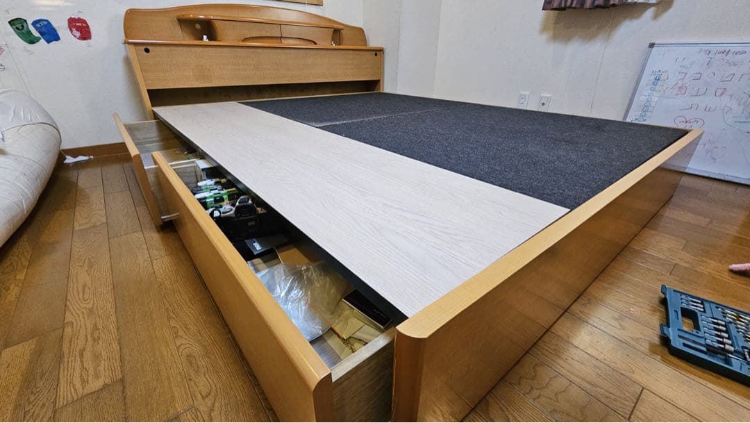 木製クイーンベッドフレーム 引き出し収納付き