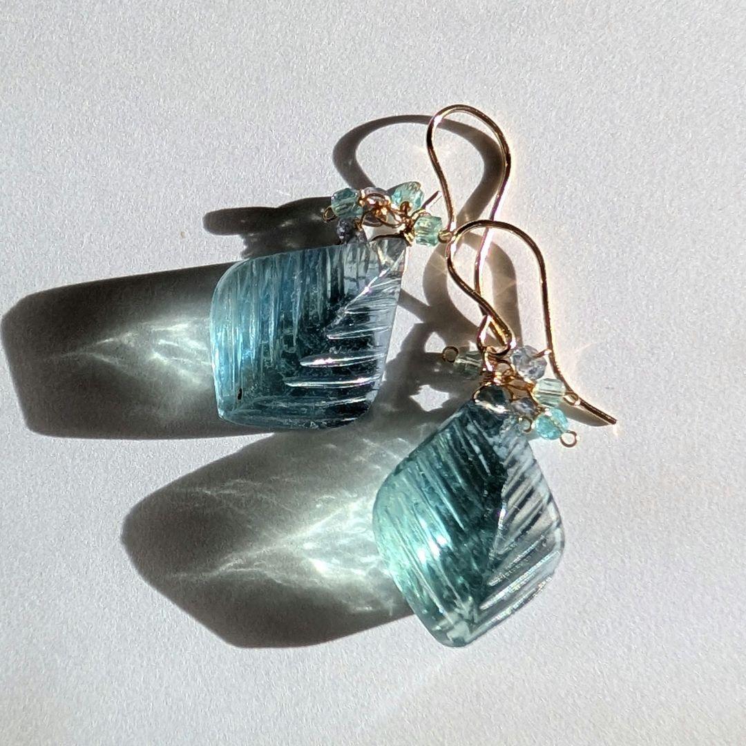 のんたん様 1点物✧︎フローライト リーフカービングピアス