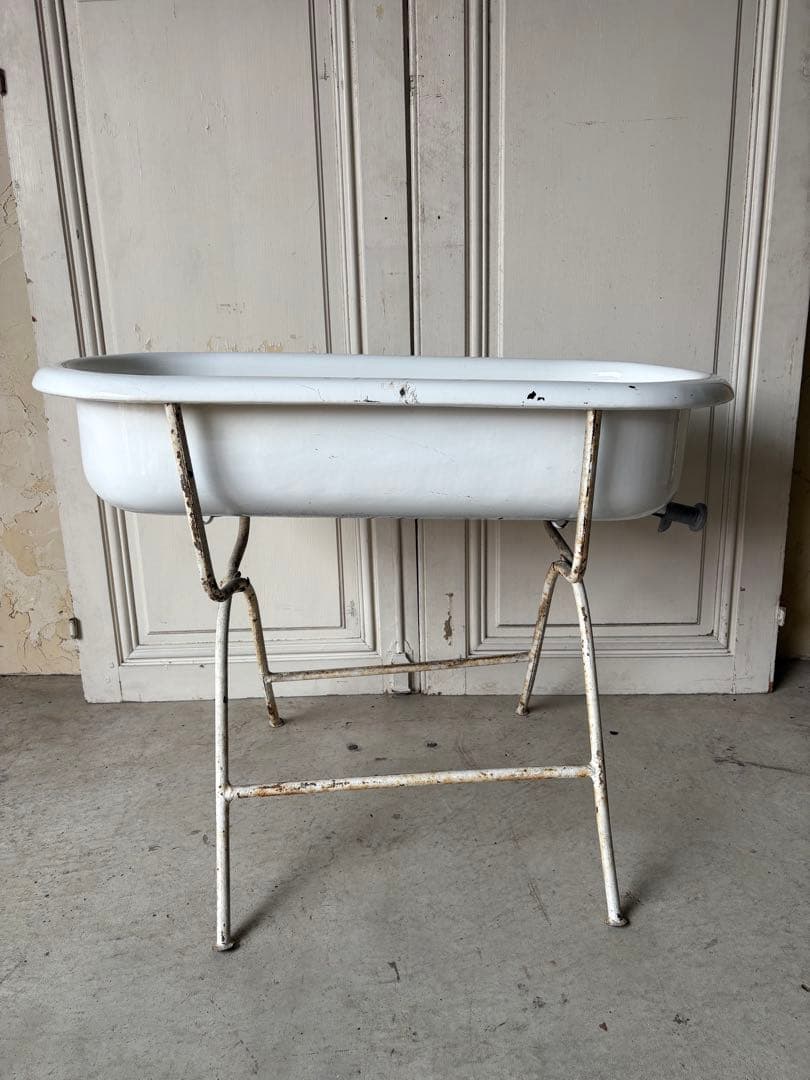 ベビーバス　ベース白　アンティーク