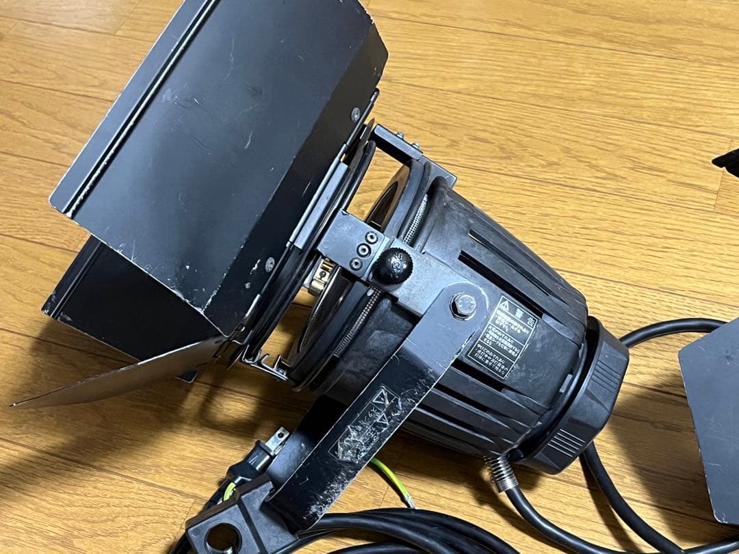 イオライト 3灯　TOSHIBA