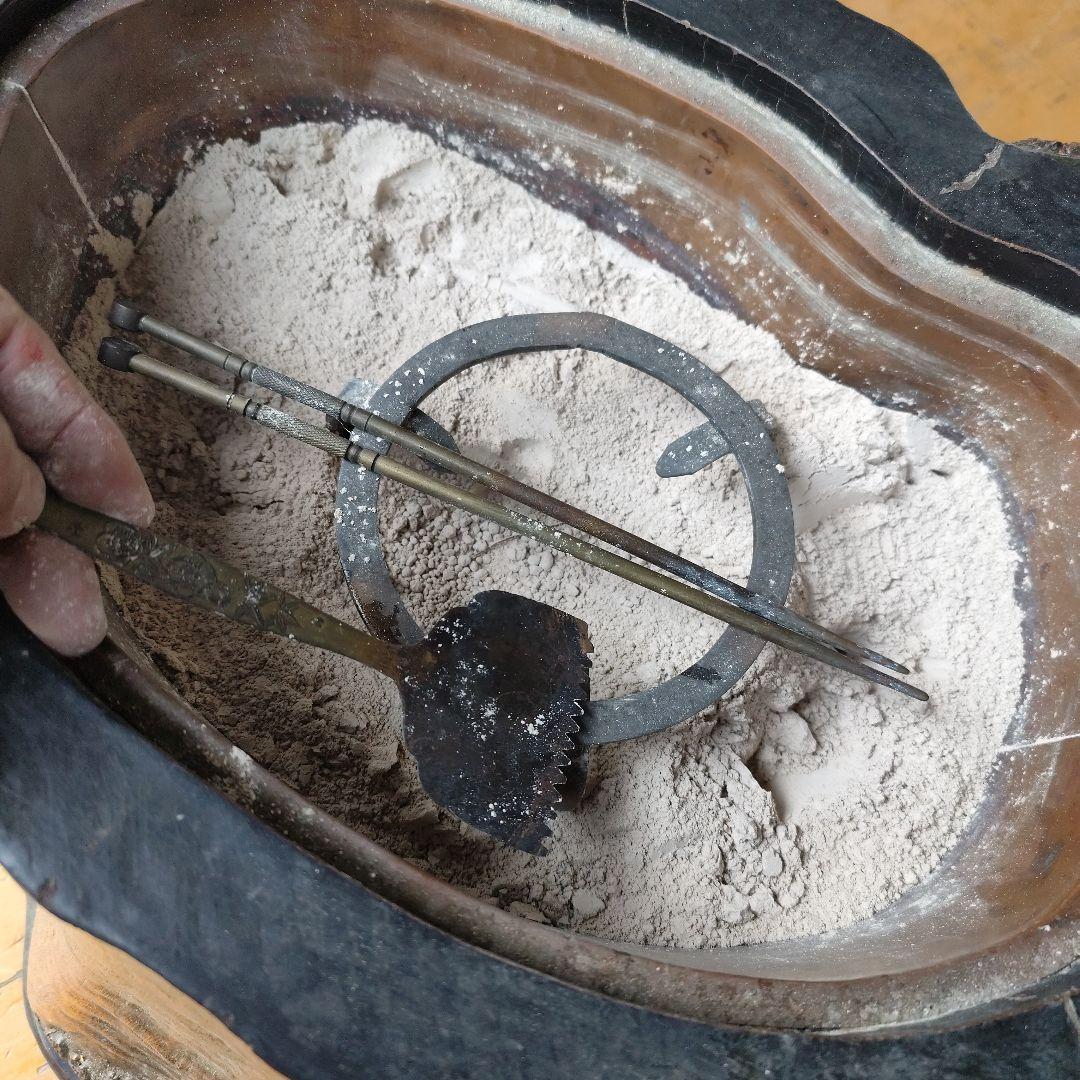 天然切株 銅の入れ子 火鉢　灰、 五徳、火箸、灰ならし付き　すぐ使える！