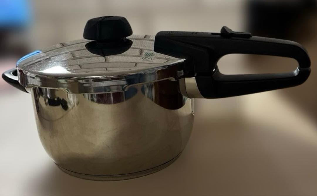 Fissler フィスラー中型圧力鍋 ステンレス製 蒸し器付き