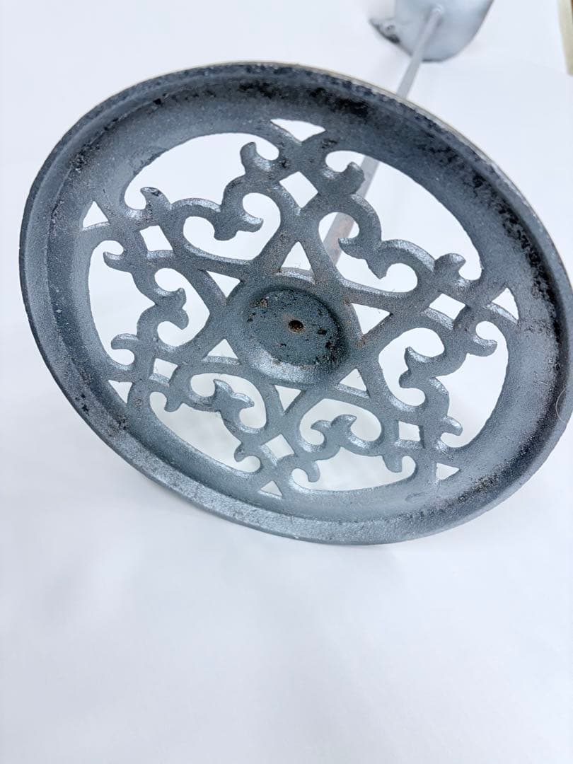 バードバス　金属製 葉と小鳥　ガーデニング　水浴び　野鳥