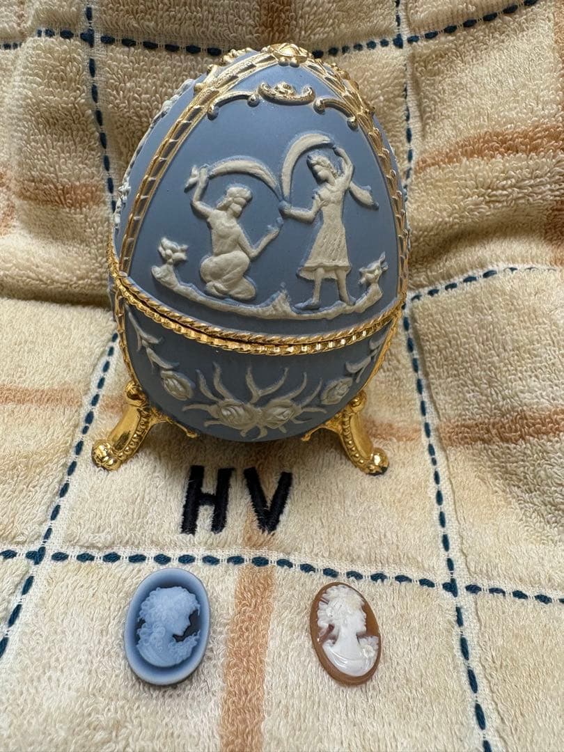 カメオ　ルース（シェル　ストーン） と青い陶器のオルゴール　3点