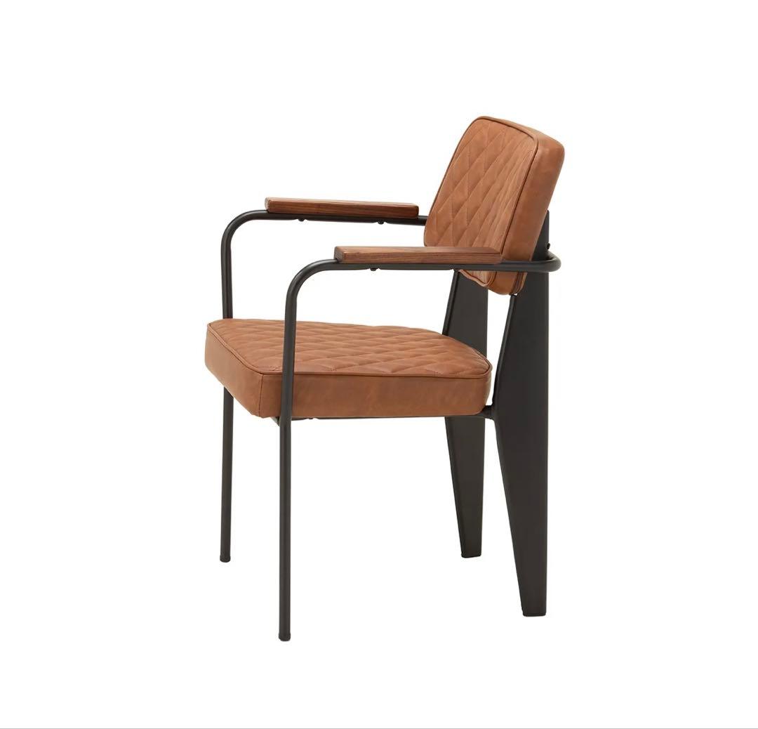 NOCEの肘掛け付きチェア