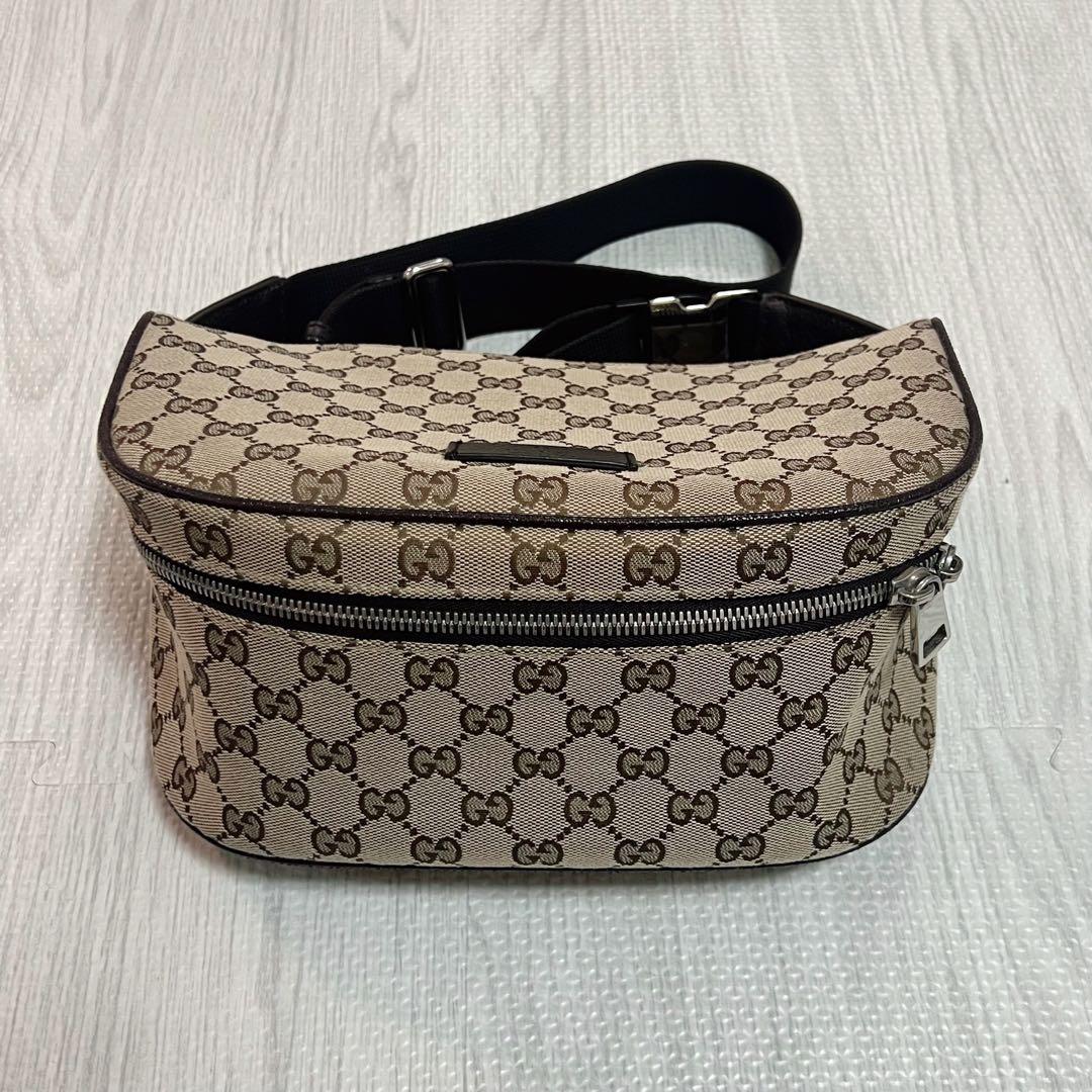 GUCCI GGキャンバス ボディバッグ 極美品