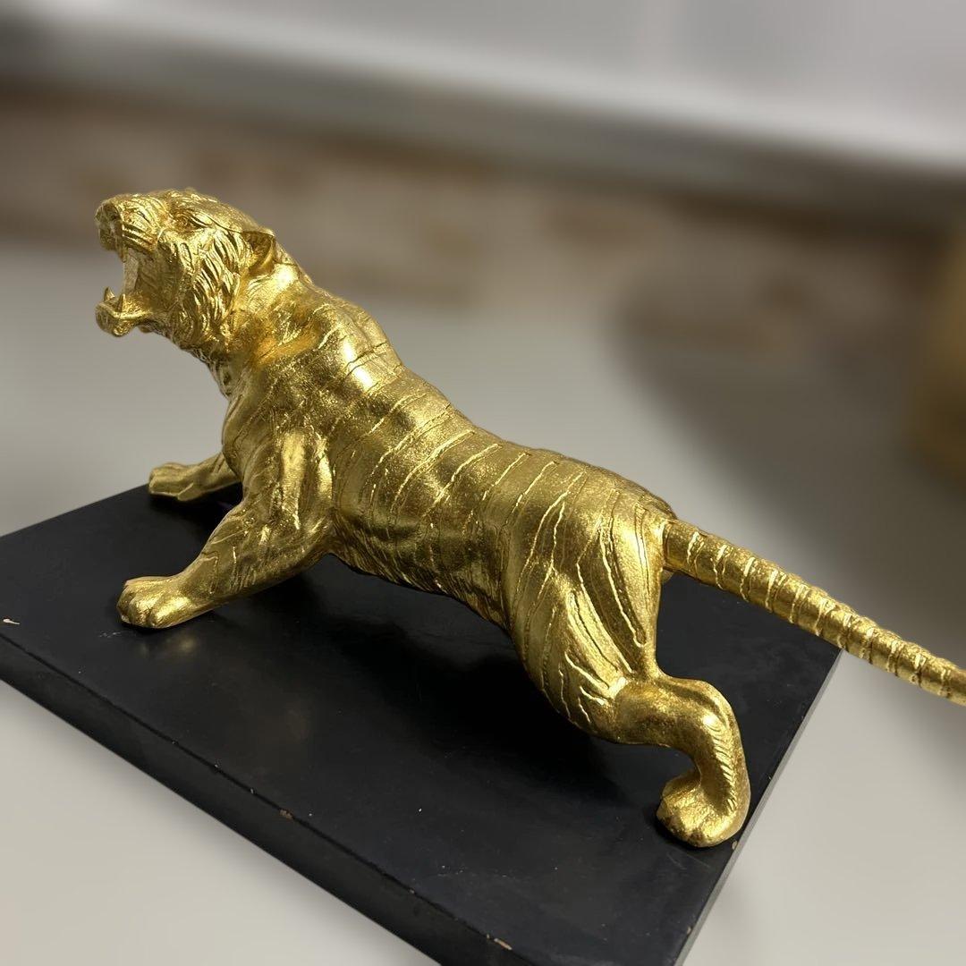 希少！金属製　金色　虎　彫刻　工芸品　置物